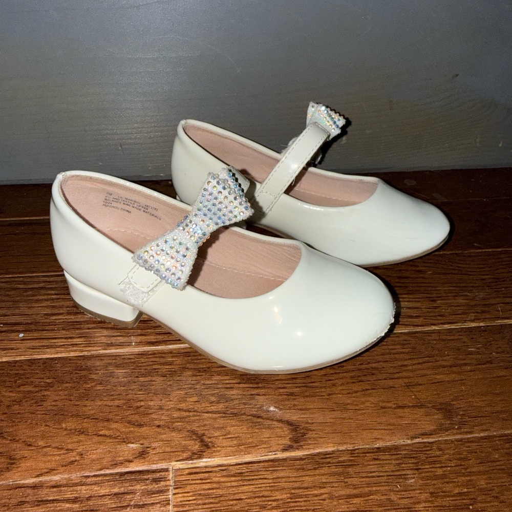 Toddler White Patent Dress Shoes with Rhinestone Bow